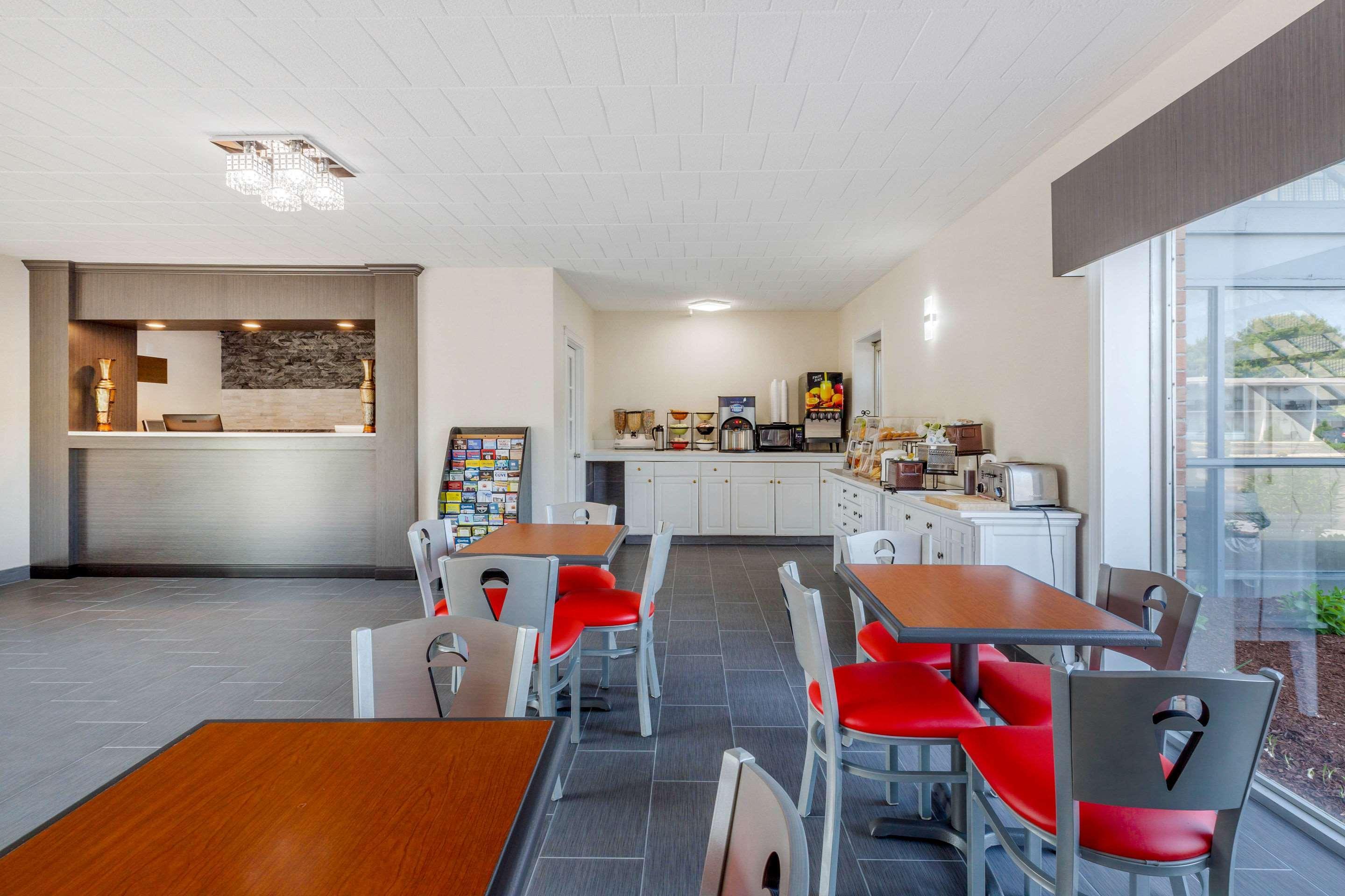 Rodeway Inn Містик Екстер'єр фото