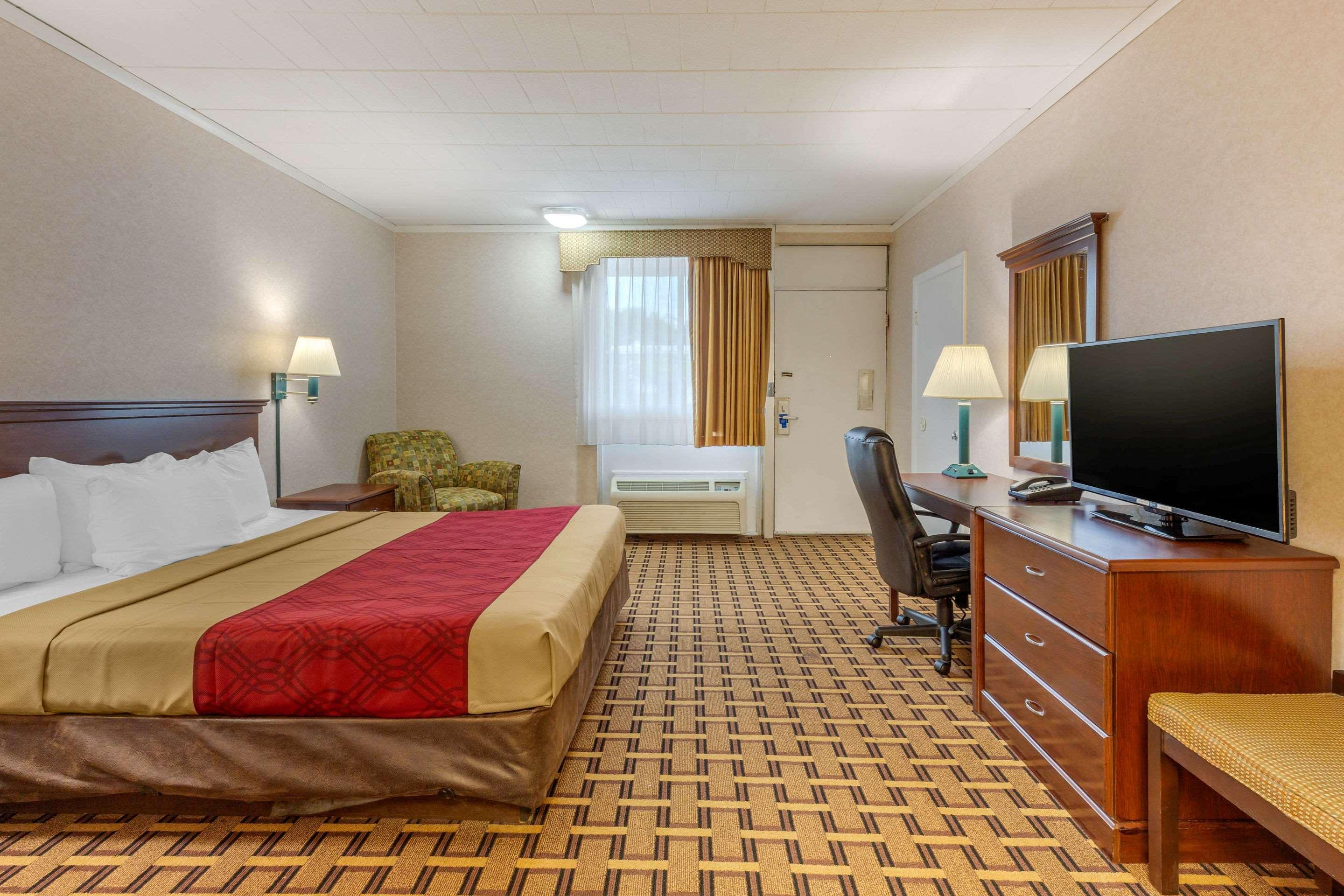 Rodeway Inn Містик Екстер'єр фото