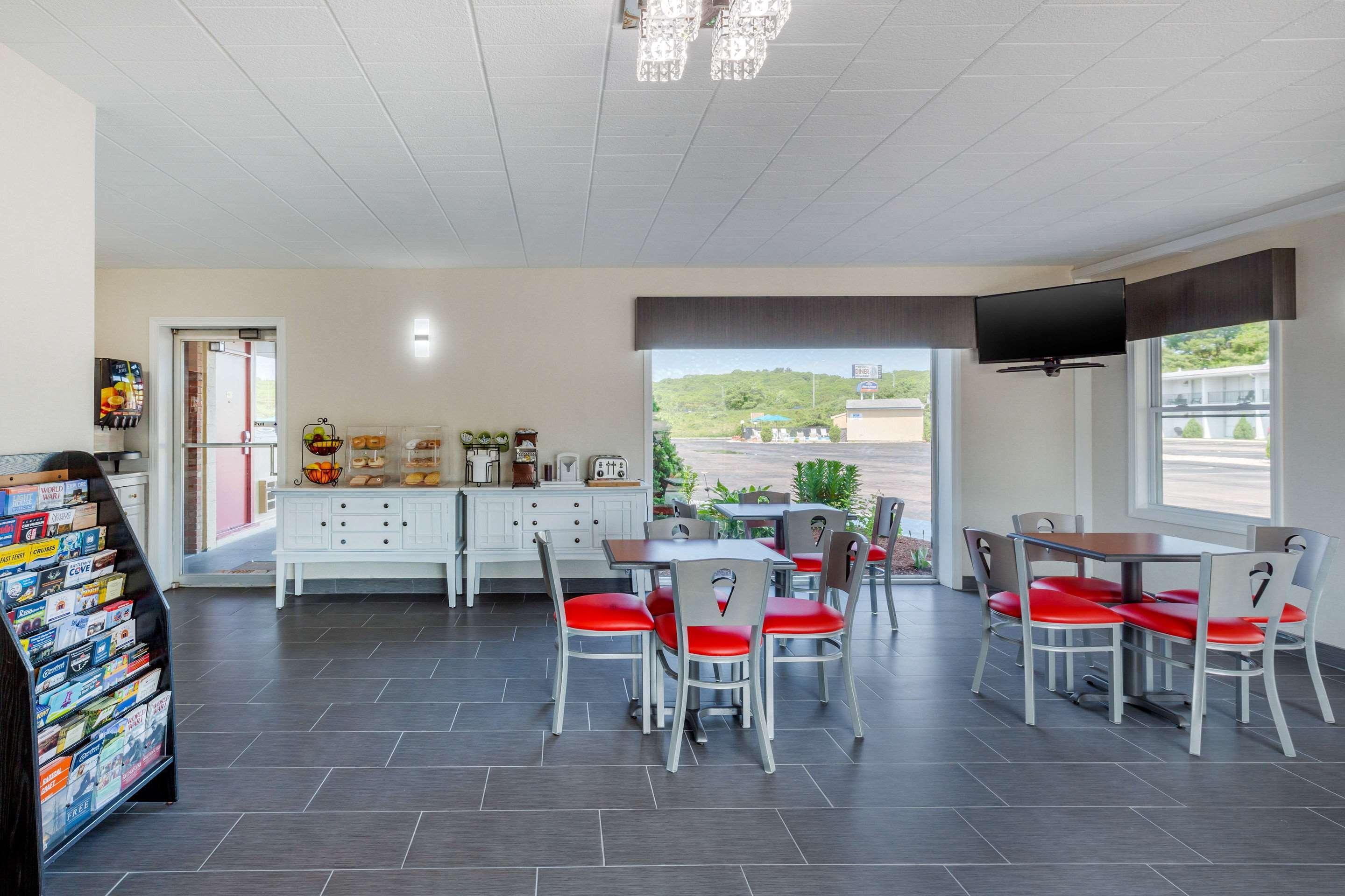 Rodeway Inn Містик Екстер'єр фото