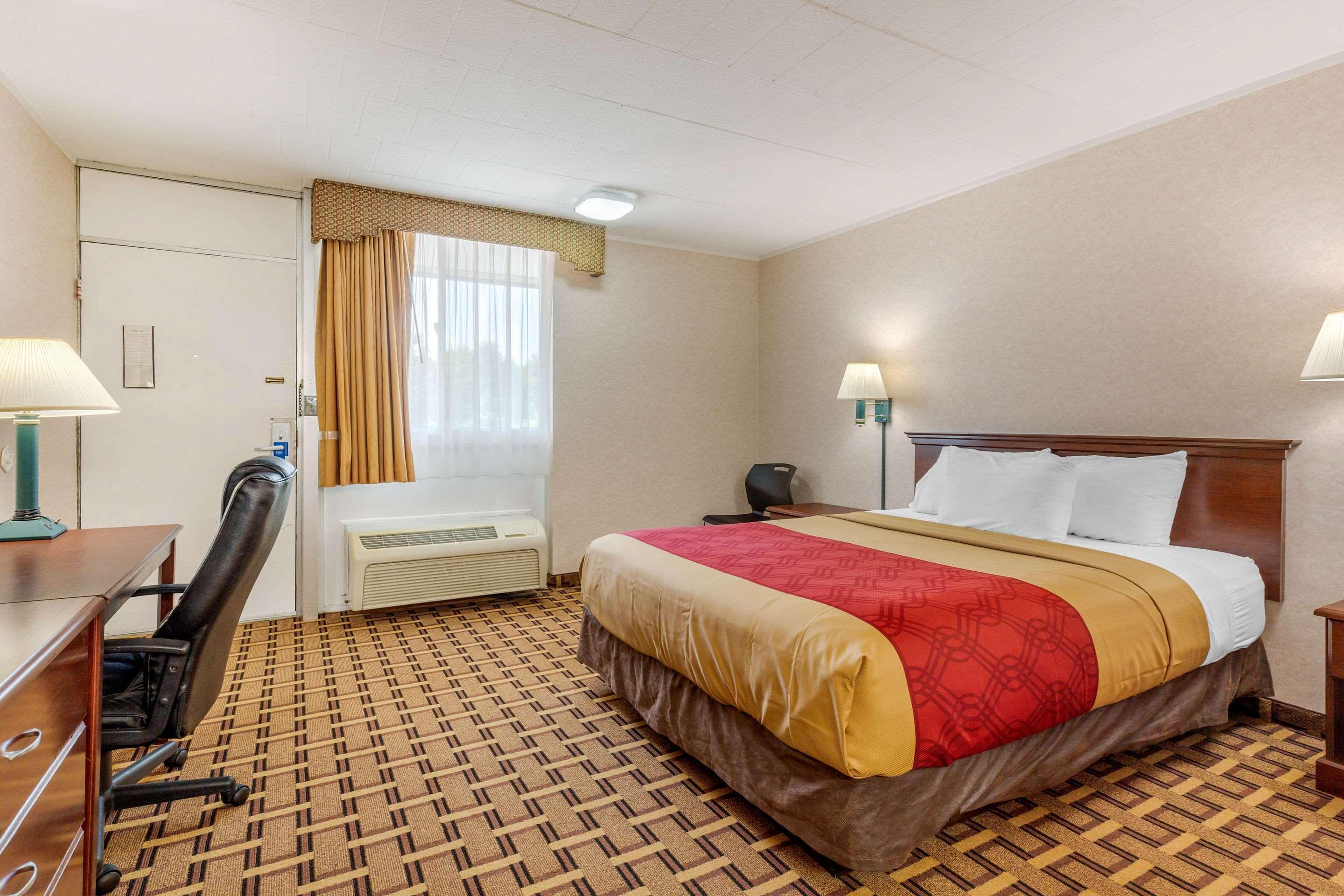 Rodeway Inn Містик Екстер'єр фото