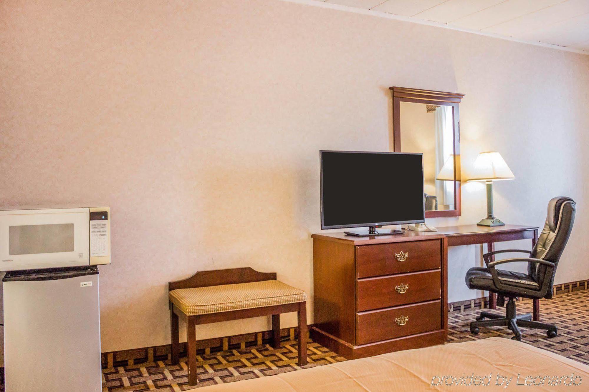 Rodeway Inn Містик Екстер'єр фото