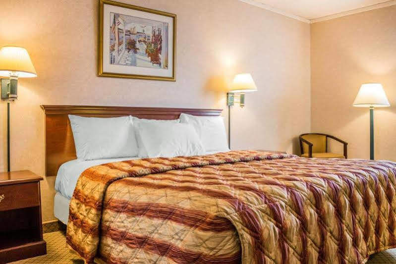 Rodeway Inn Містик Екстер'єр фото