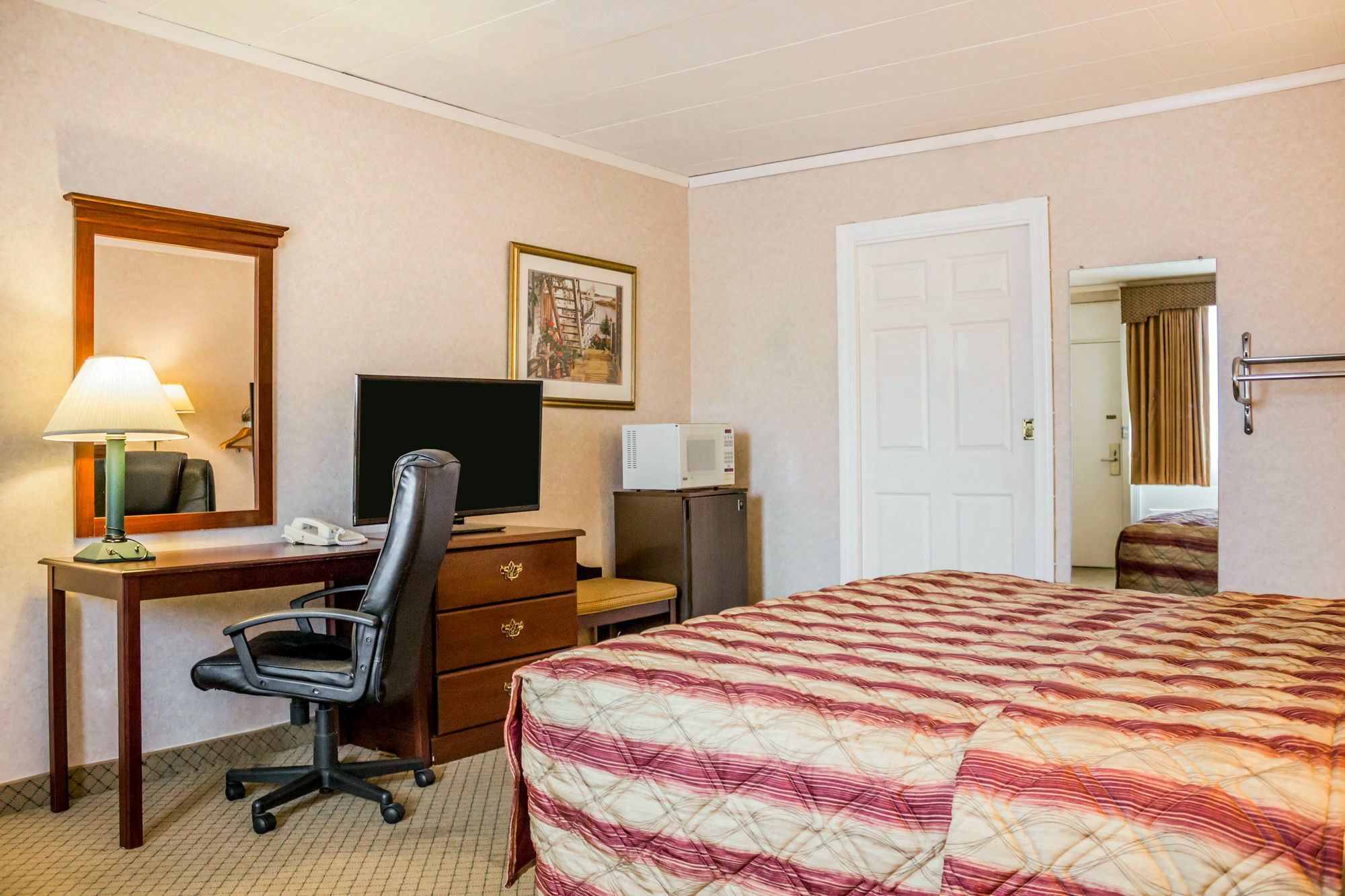 Rodeway Inn Містик Екстер'єр фото