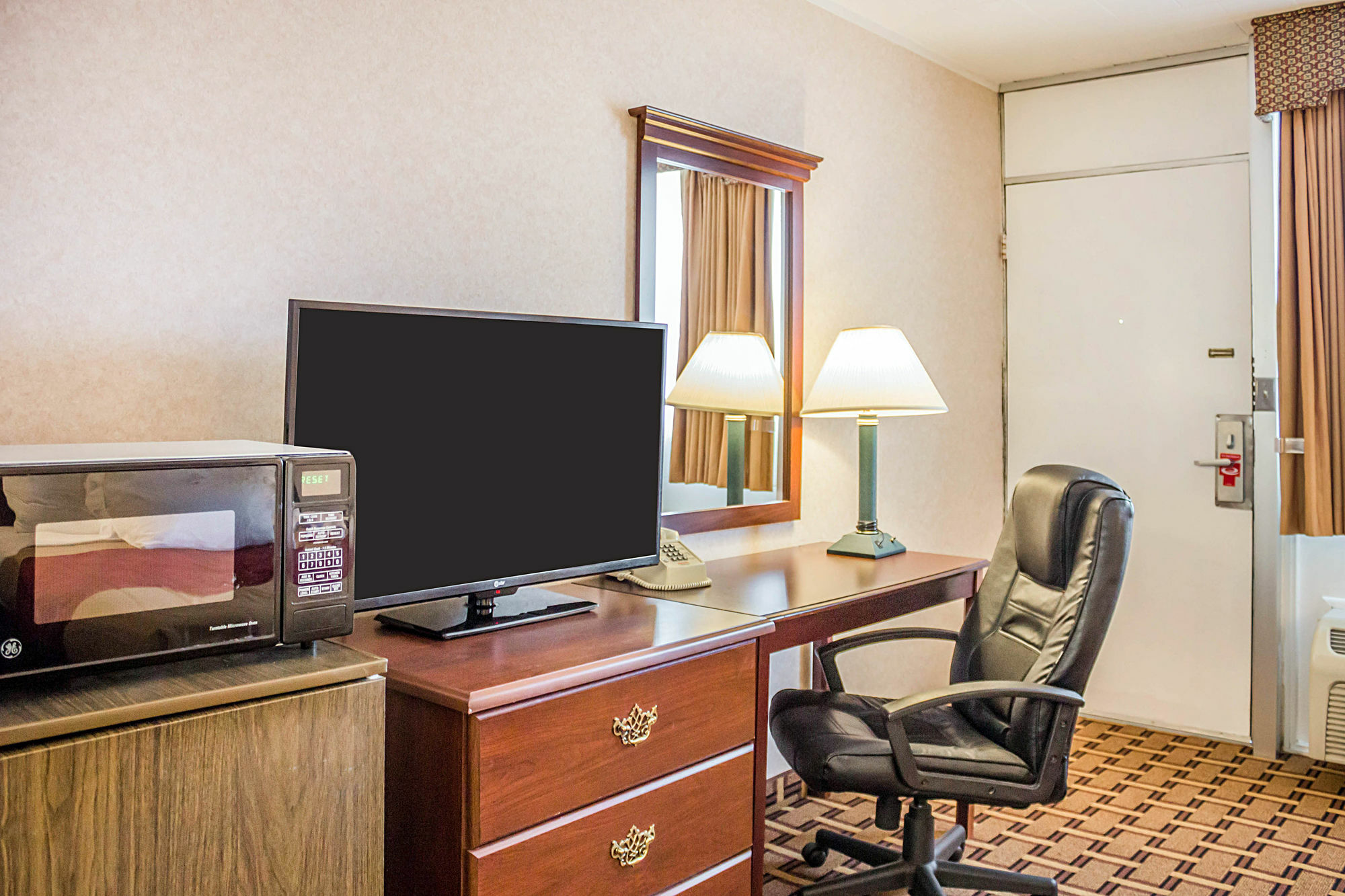 Rodeway Inn Містик Екстер'єр фото