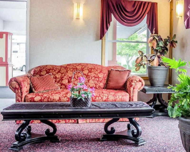 Rodeway Inn Містик Екстер'єр фото