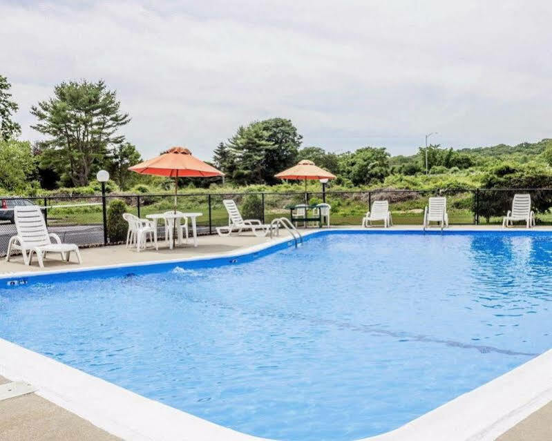 Rodeway Inn Містик Екстер'єр фото